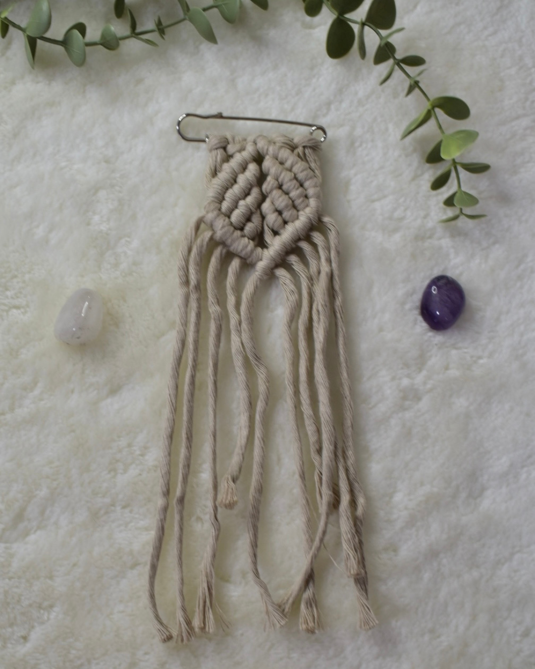 Broche Hoja Sagrada – Imperdible en Macramé