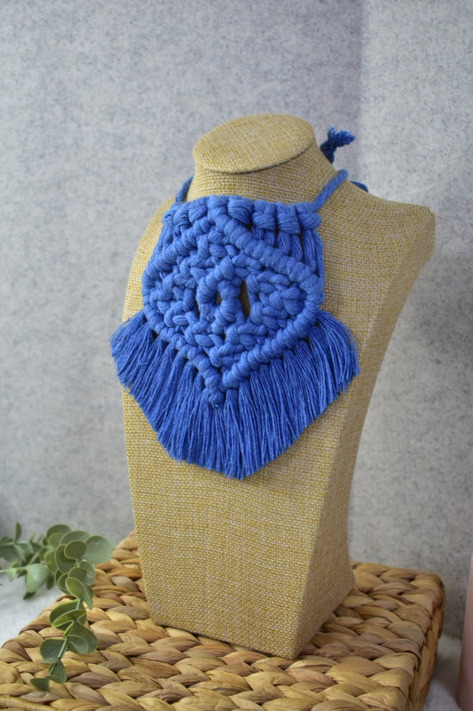 Collar en Macrame _Blue Mahon